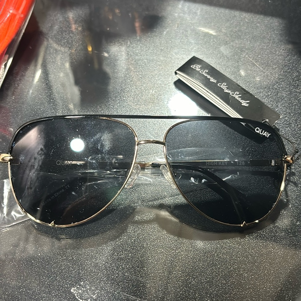 Brand new never used Quay sunglasses
